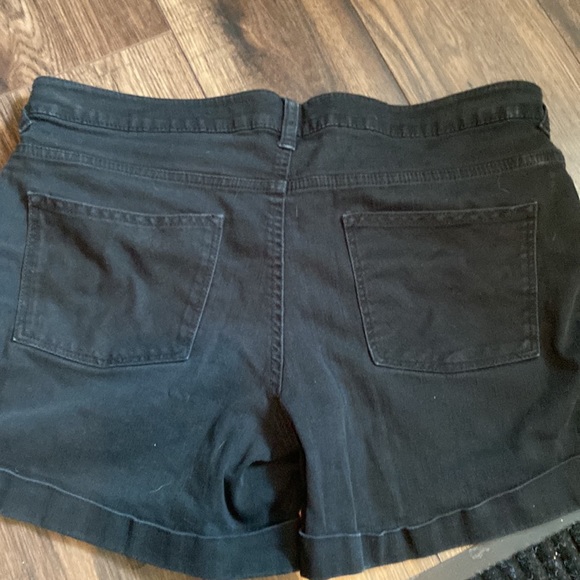Black jean stretch shorts - Picture 3 of 3